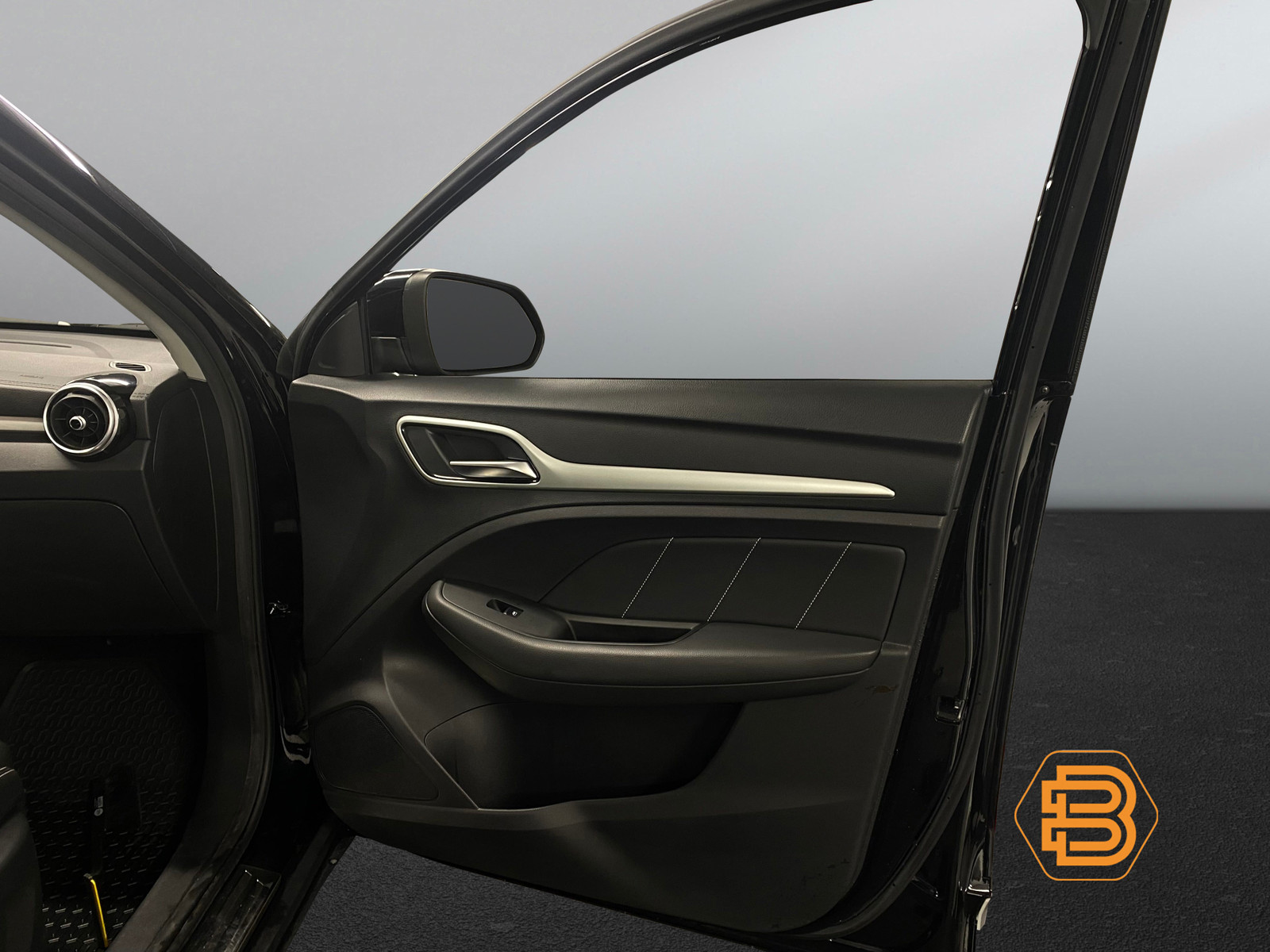 MG ZS EV   image30