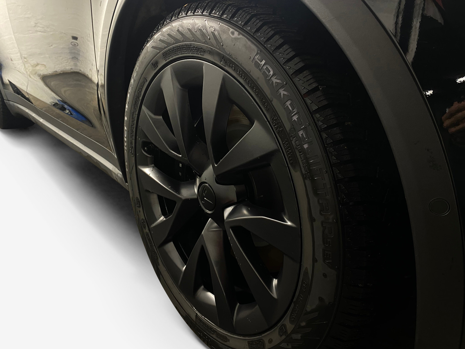 Tesla Model X   image30