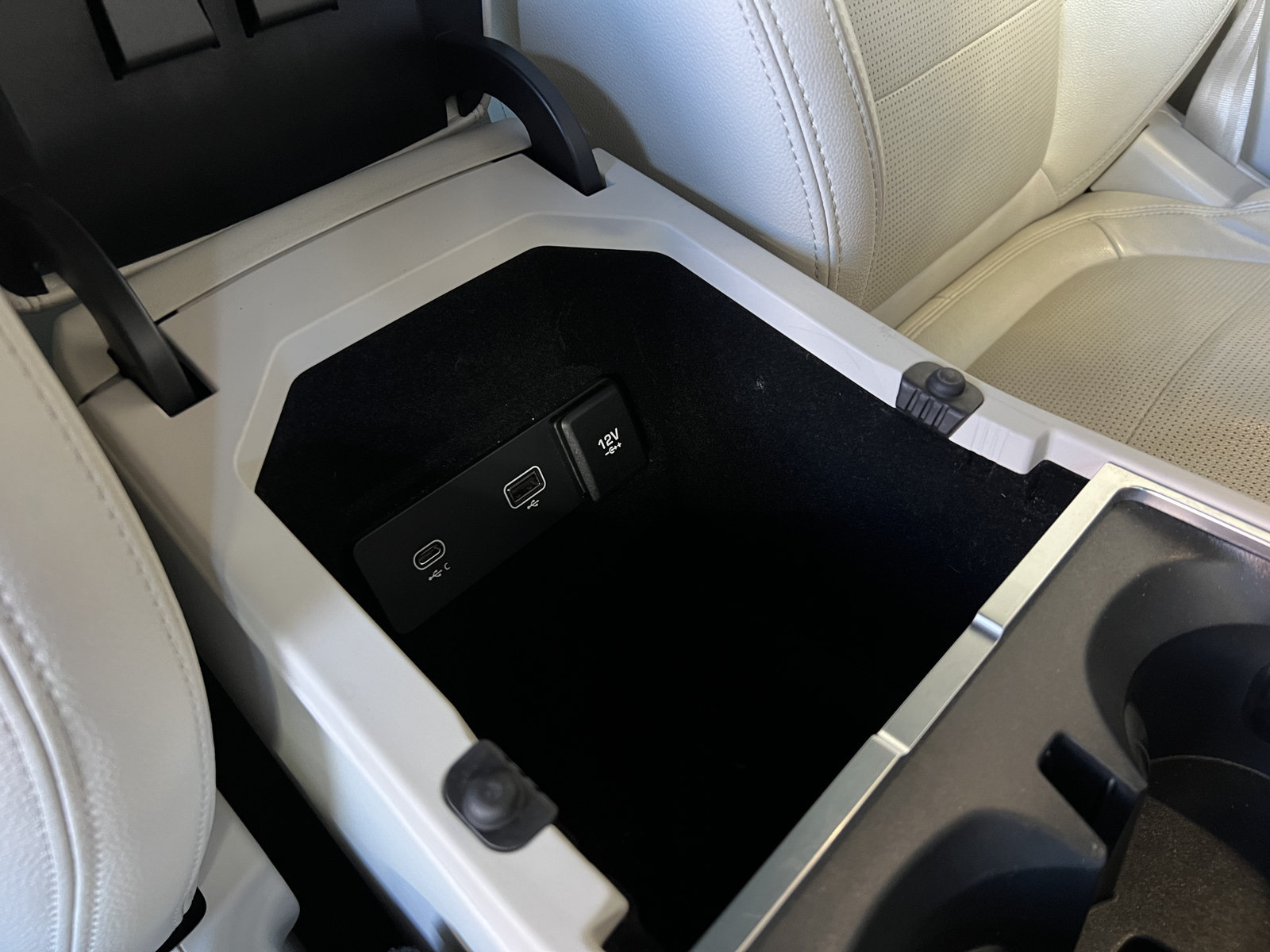 Jaguar I-PACE   image31