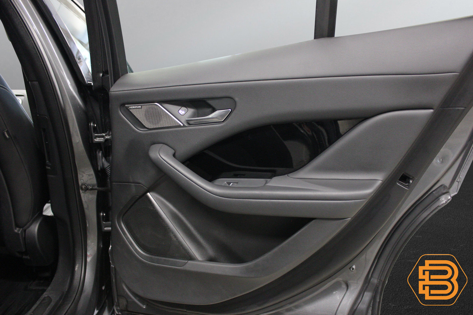 Jaguar I-PACE   image31