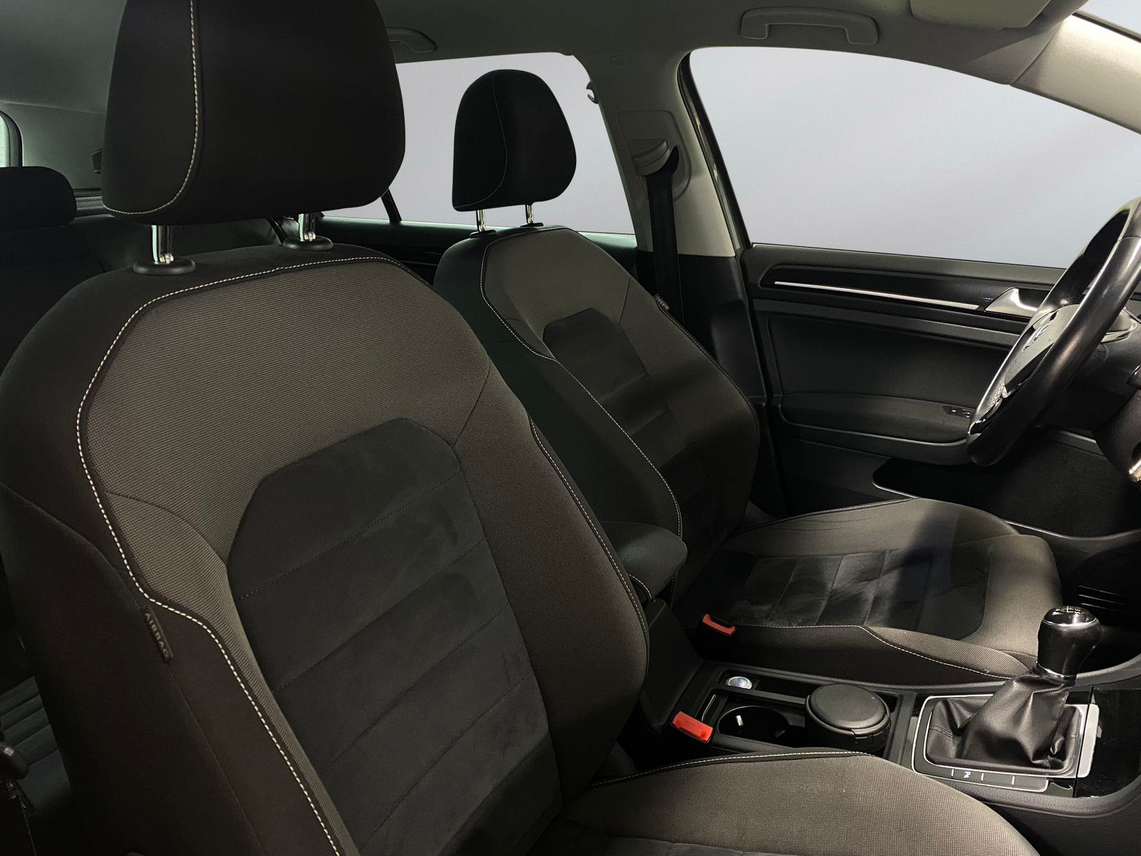 Volkswagen Golf   image31