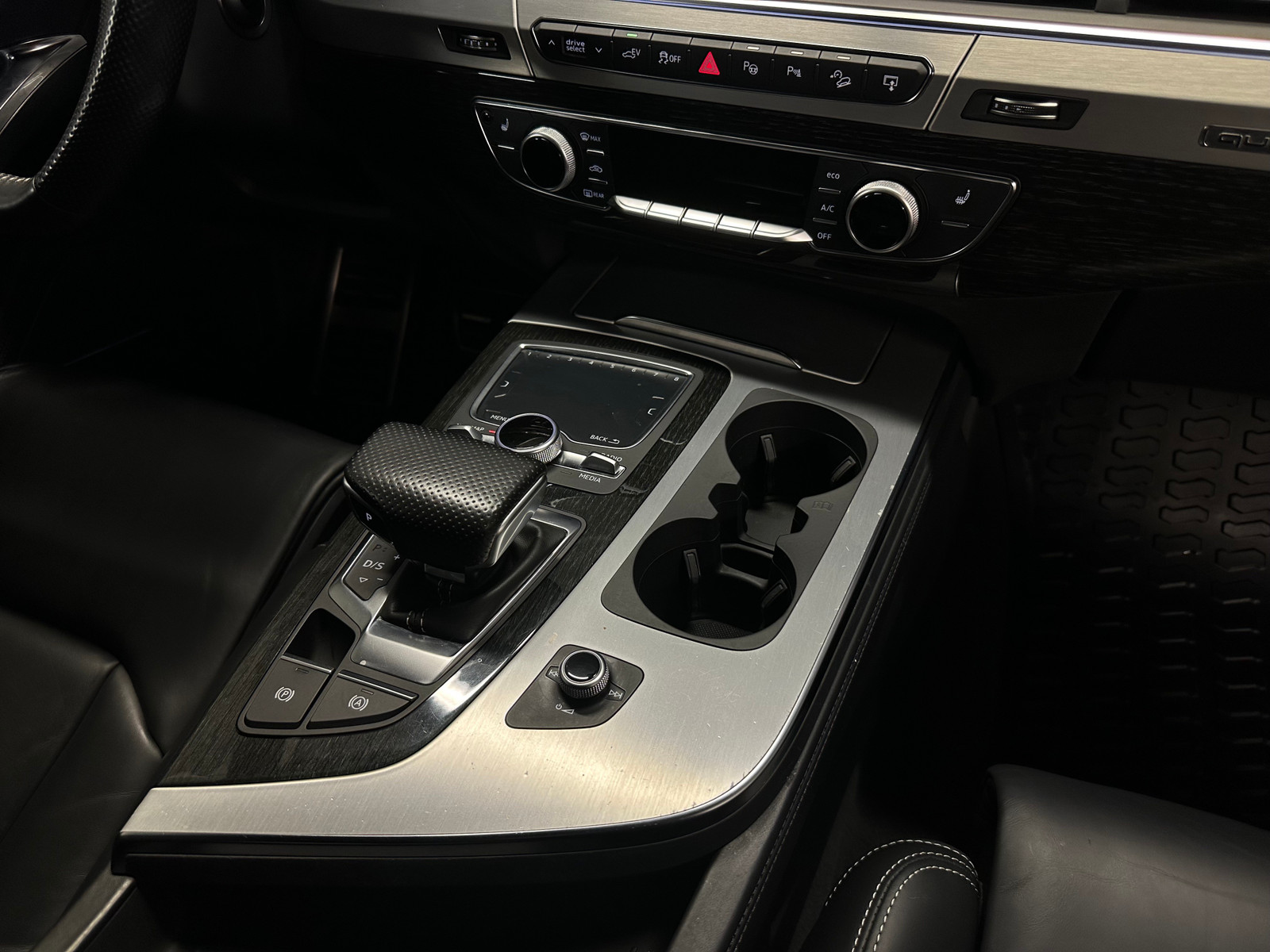 Audi Q7   image31