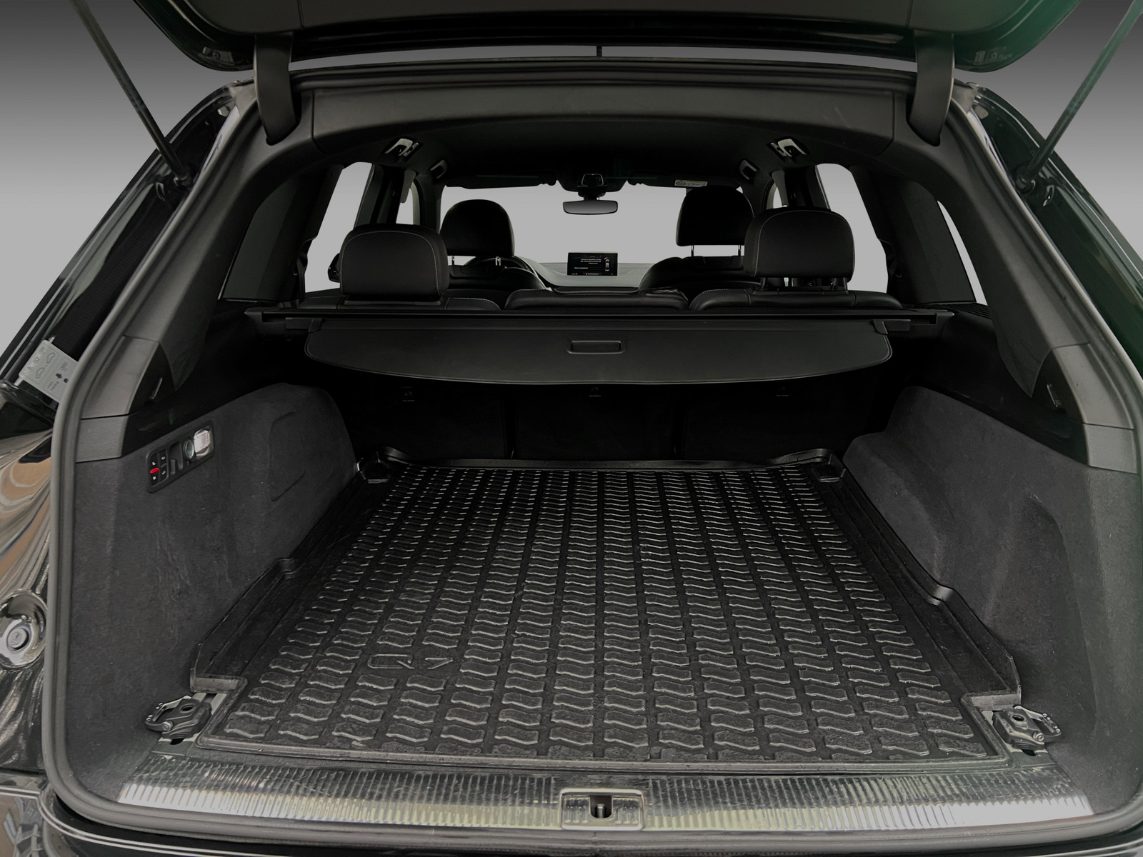 AUDI Q7 E TRON S-Line   image32