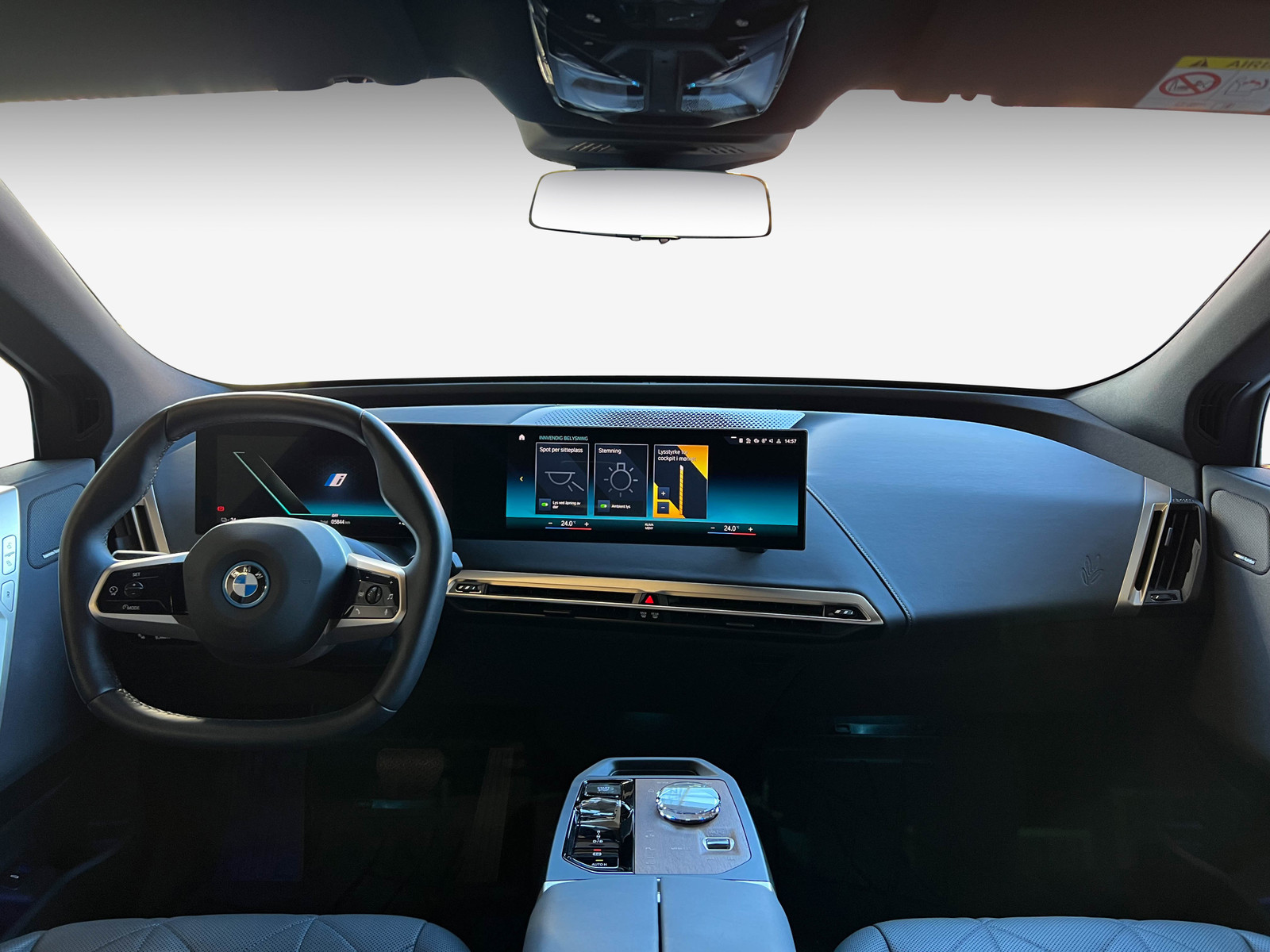 BMW iX xDrive 50   image32