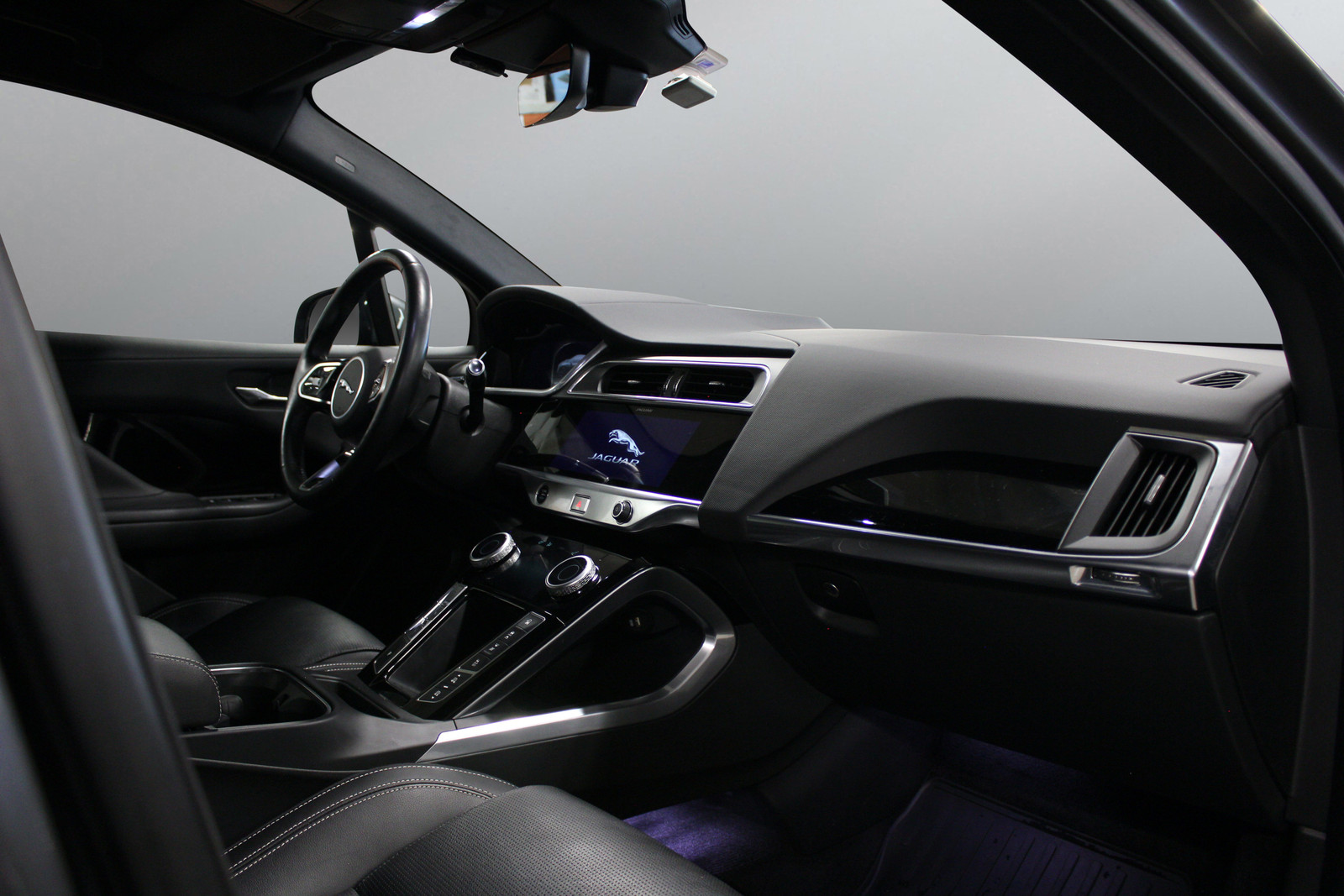 Jaguar I-PACE   image34