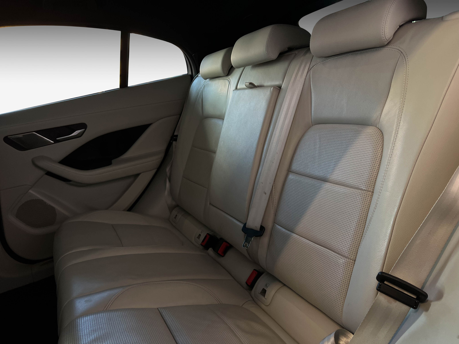 Jaguar I-PACE   image38