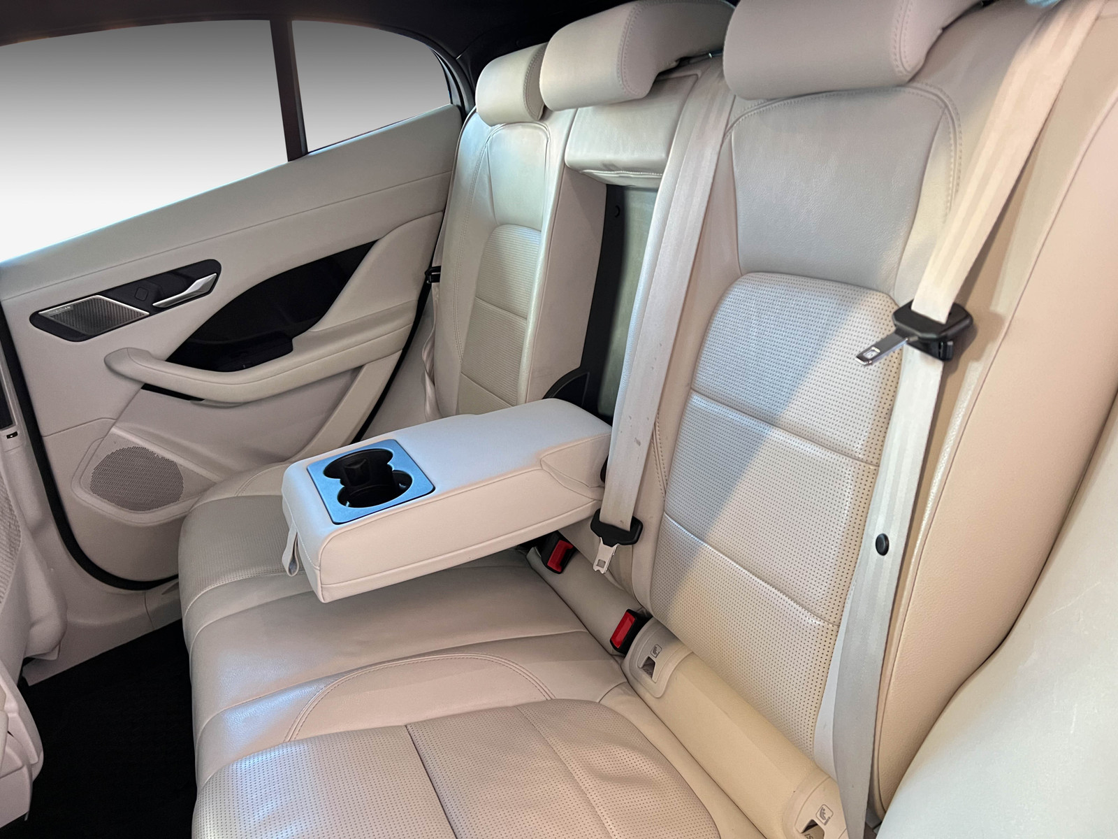 Jaguar I-PACE   image39