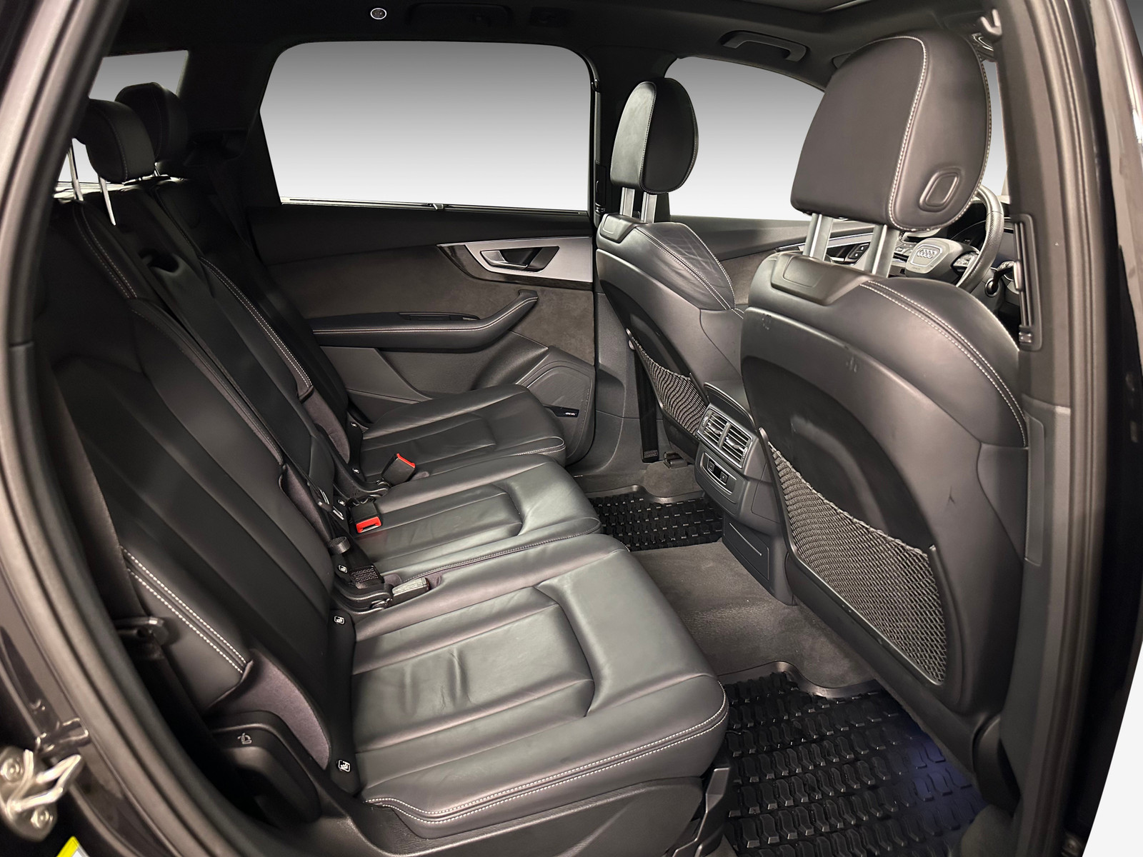 Audi Q7   image40