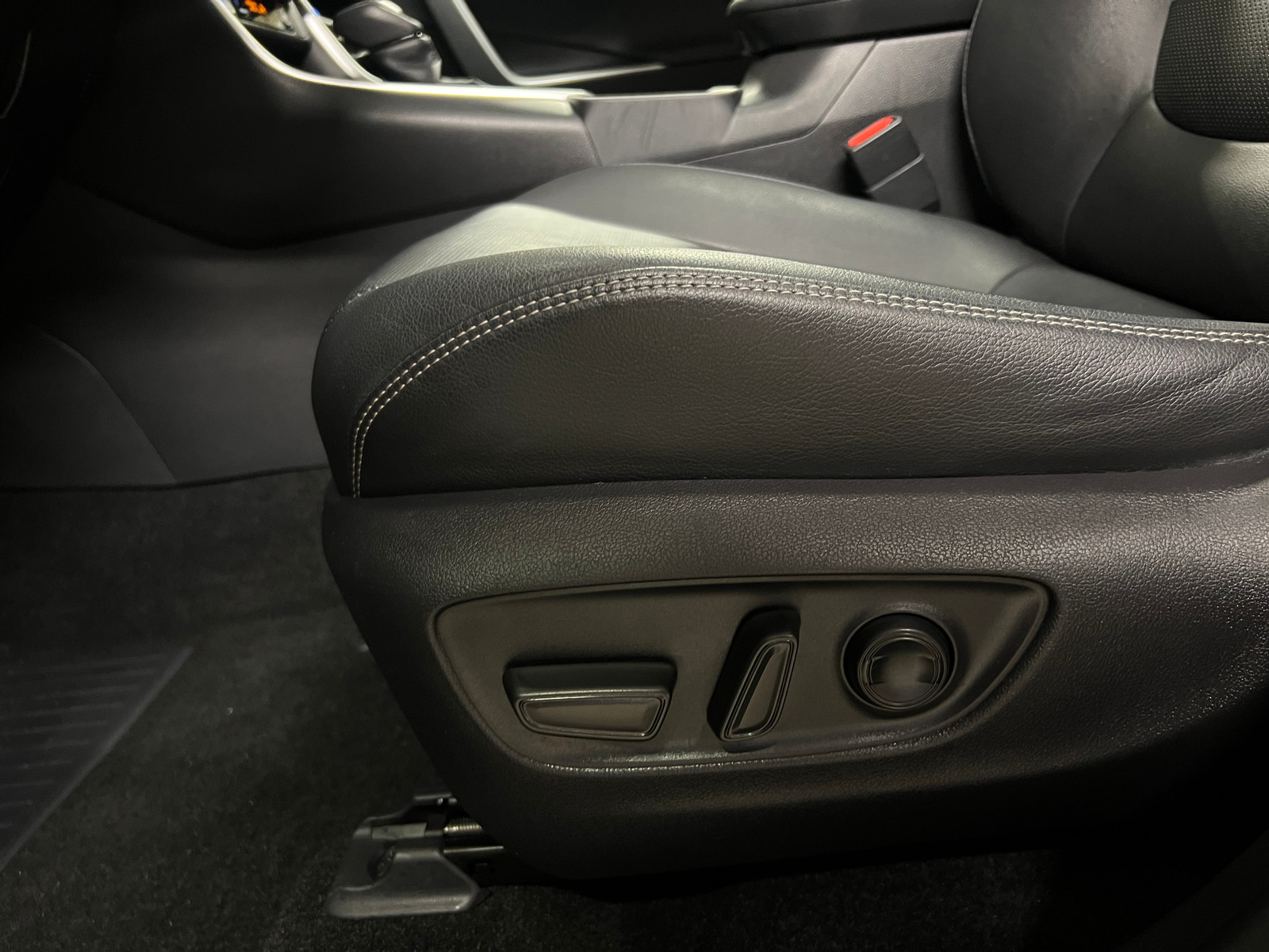 Toyota RAV4   image42