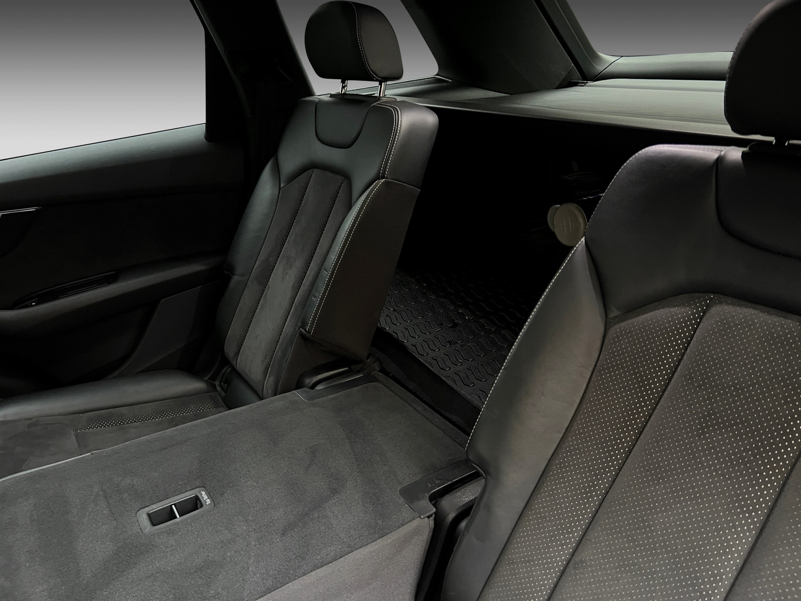 AUDI Q7 E TRON S-Line   image42