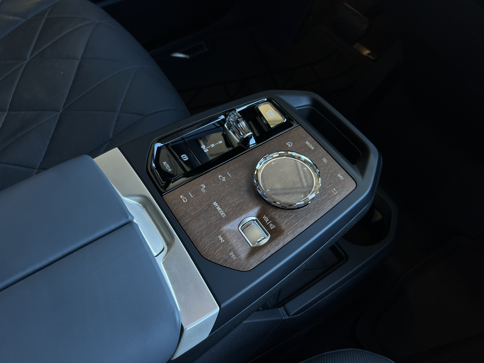 BMW iX xDrive 50   image46