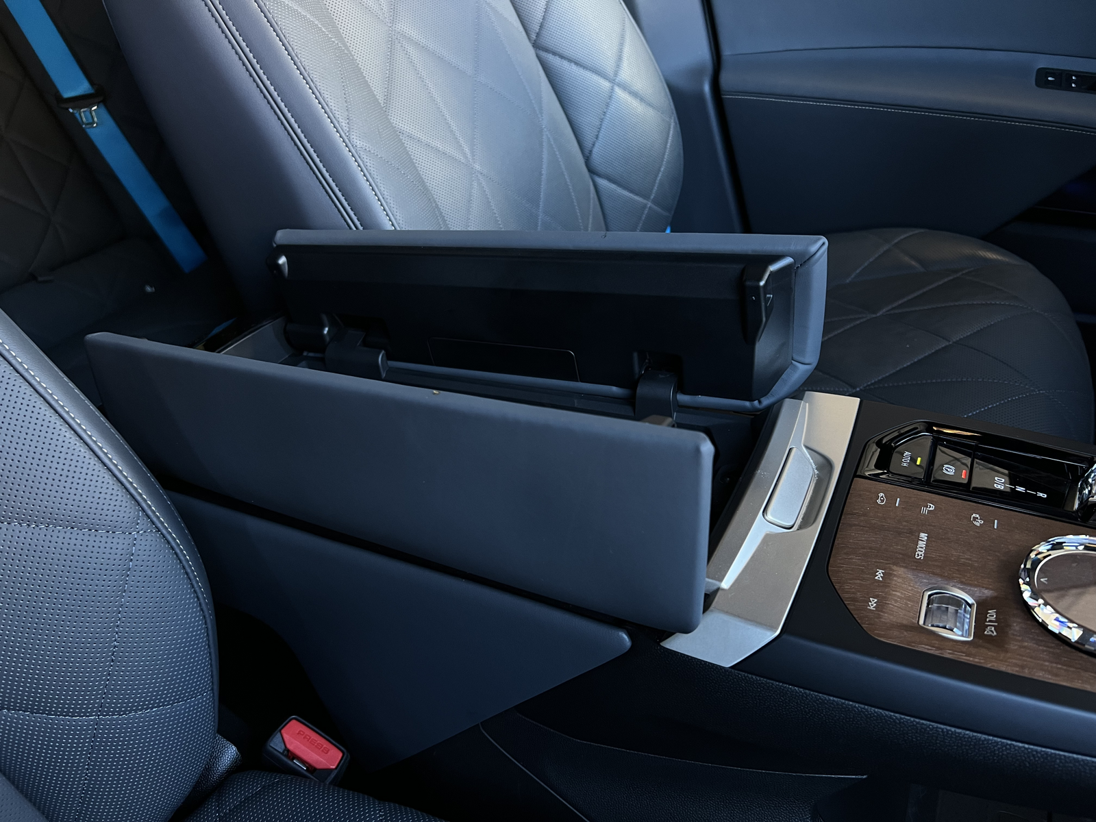 BMW iX xDrive 50   image47