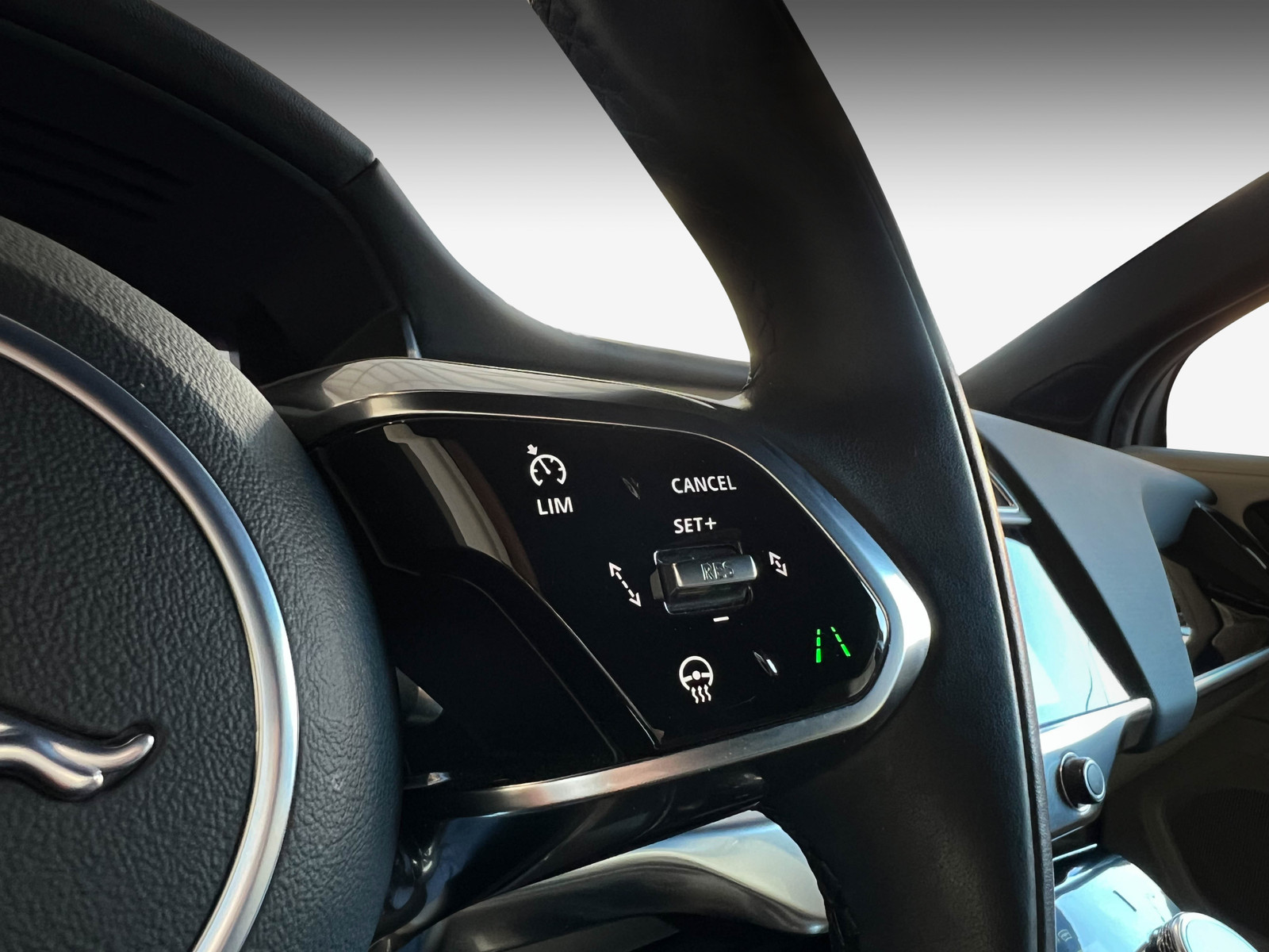 Jaguar I-PACE   image50