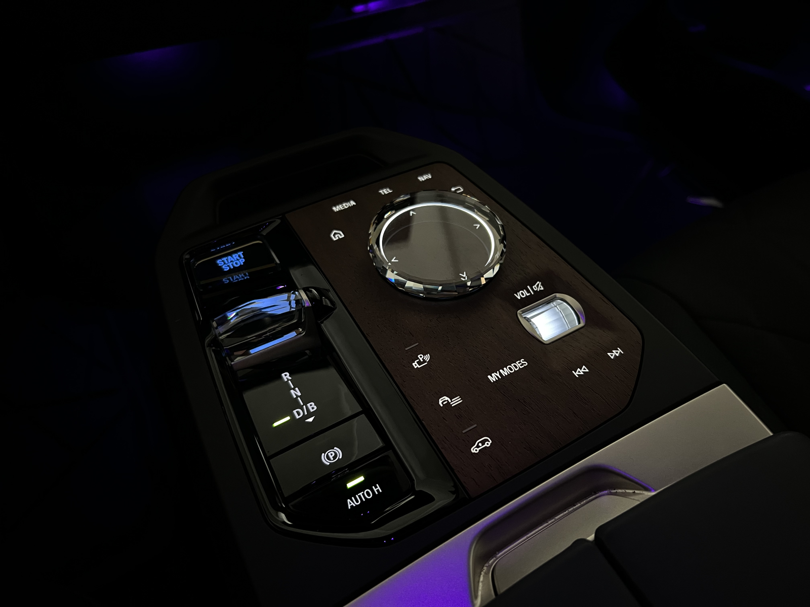 BMW iX xDrive 50   image80