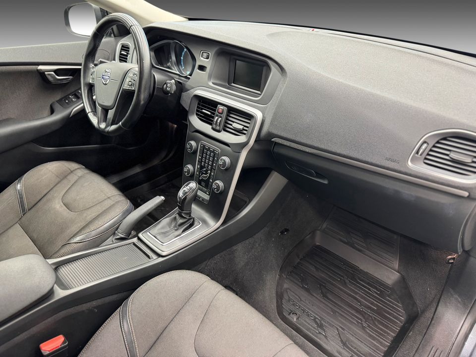 Volvo V40 Cross Country   image10
