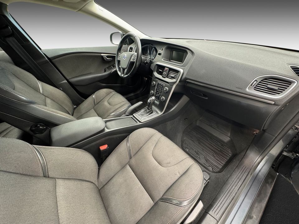 Volvo V40 Cross Country   image11