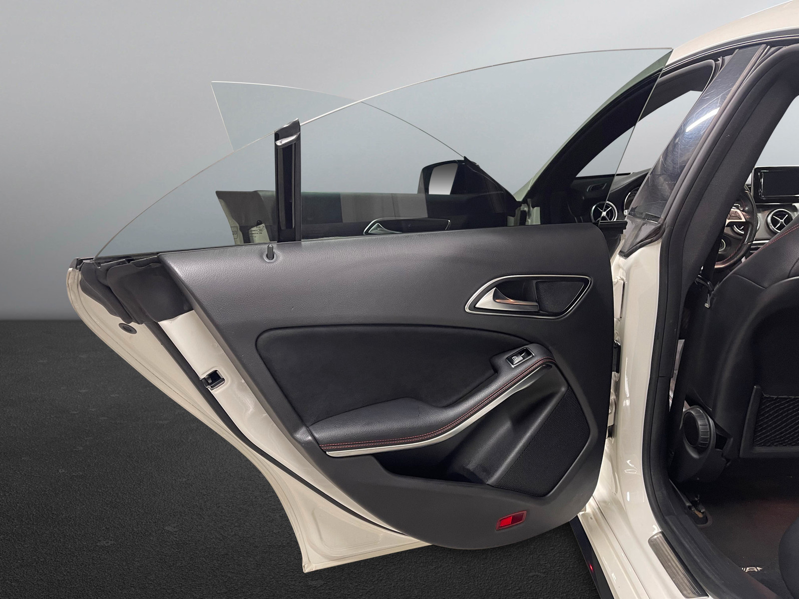 Mercedes-Benz CLA   image18