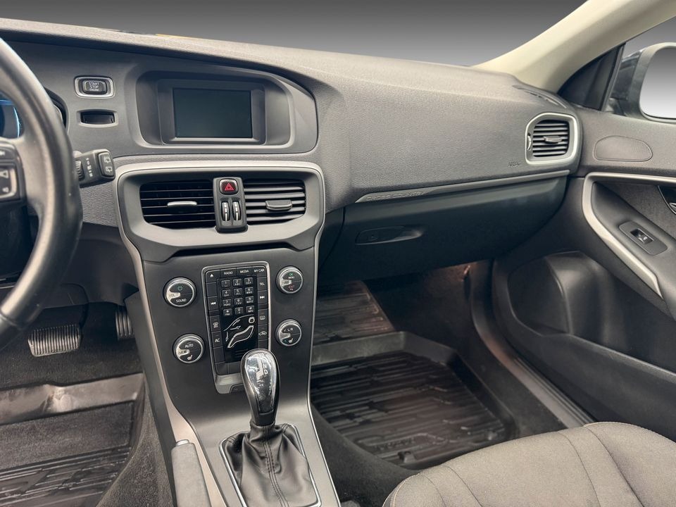 Volvo V40 Cross Country   image19