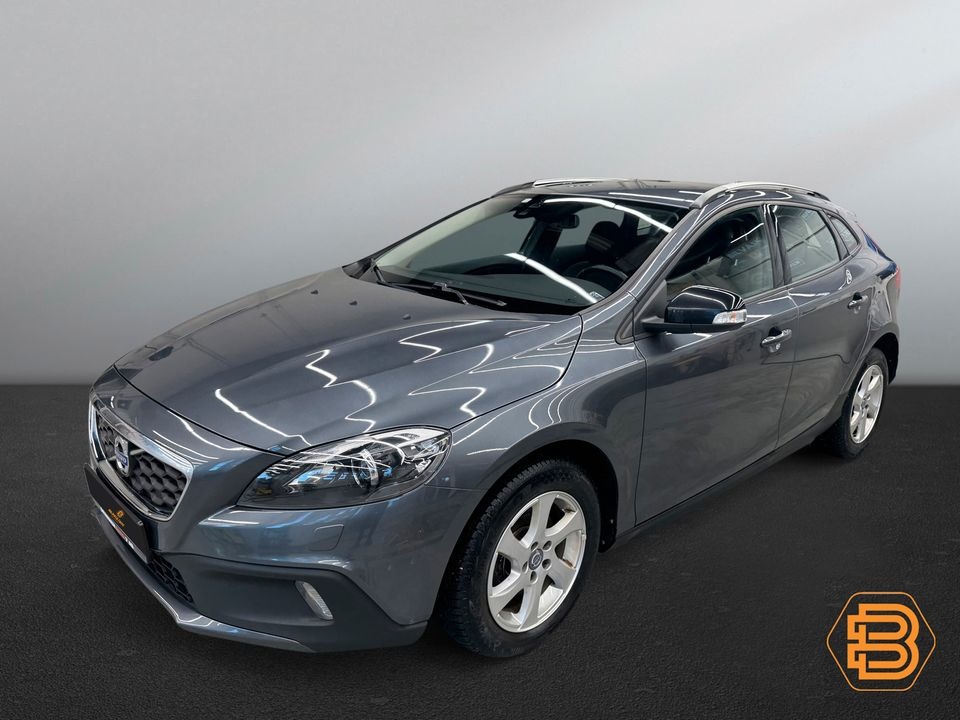 Volvo V40 Cross Country image1