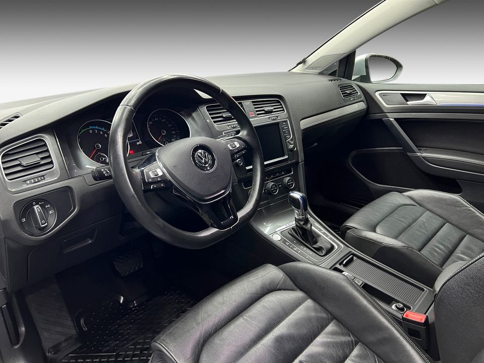 Volkswagen E-golf   image24