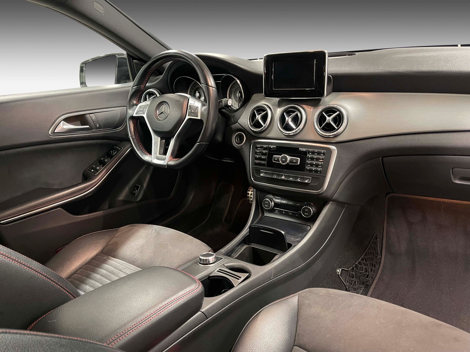 Mercedes-Benz CLA   image26