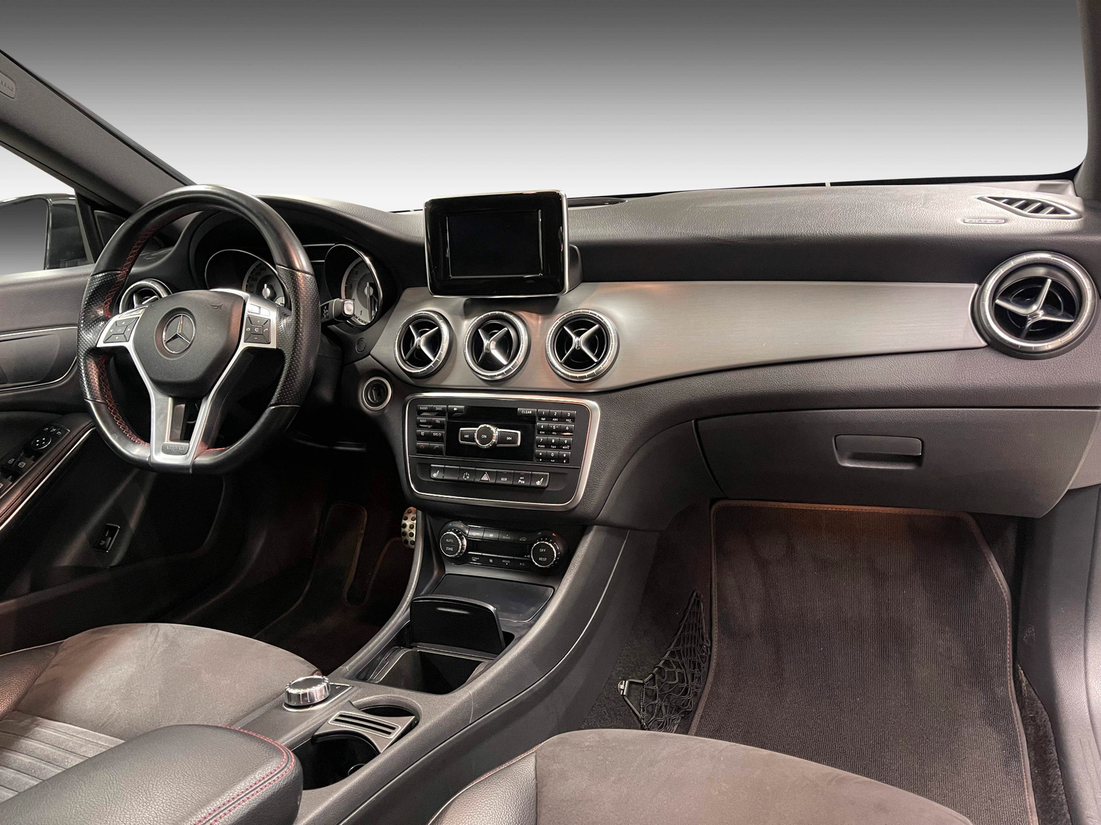 Mercedes-Benz CLA   image27