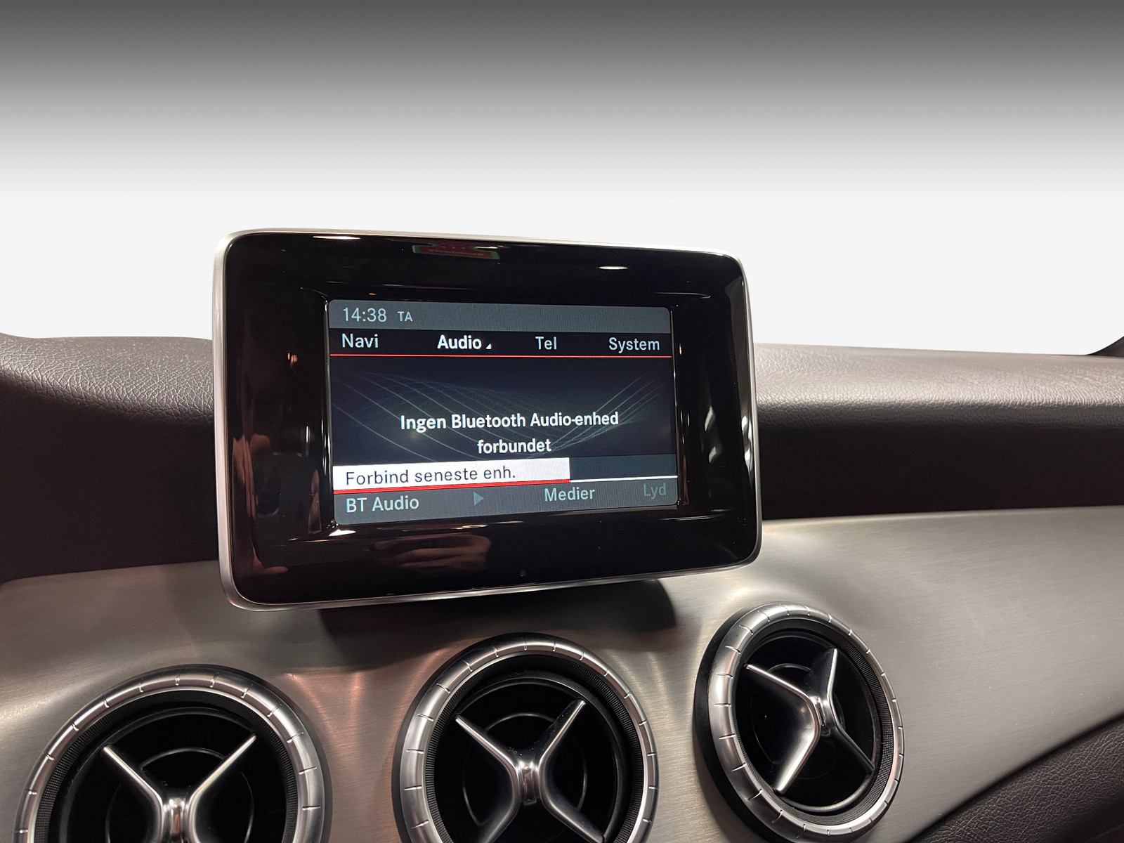 Mercedes-Benz CLA   image28