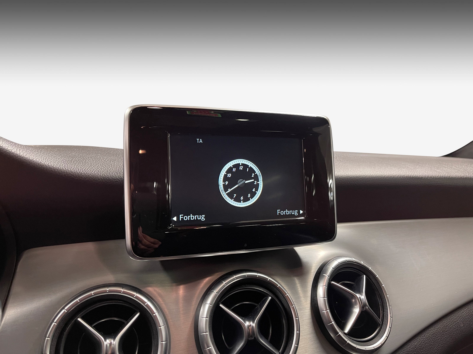 Mercedes-Benz CLA   image30