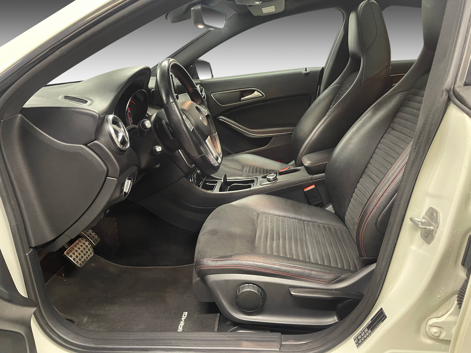 Mercedes-Benz CLA   image8