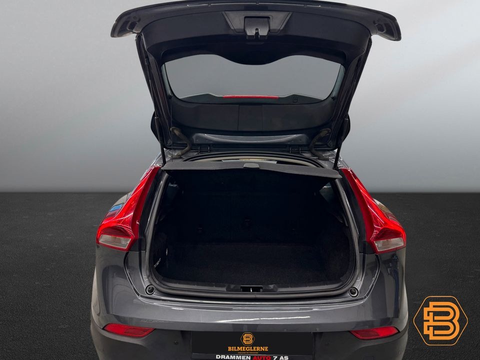 Volvo V40 Cross Country   image8