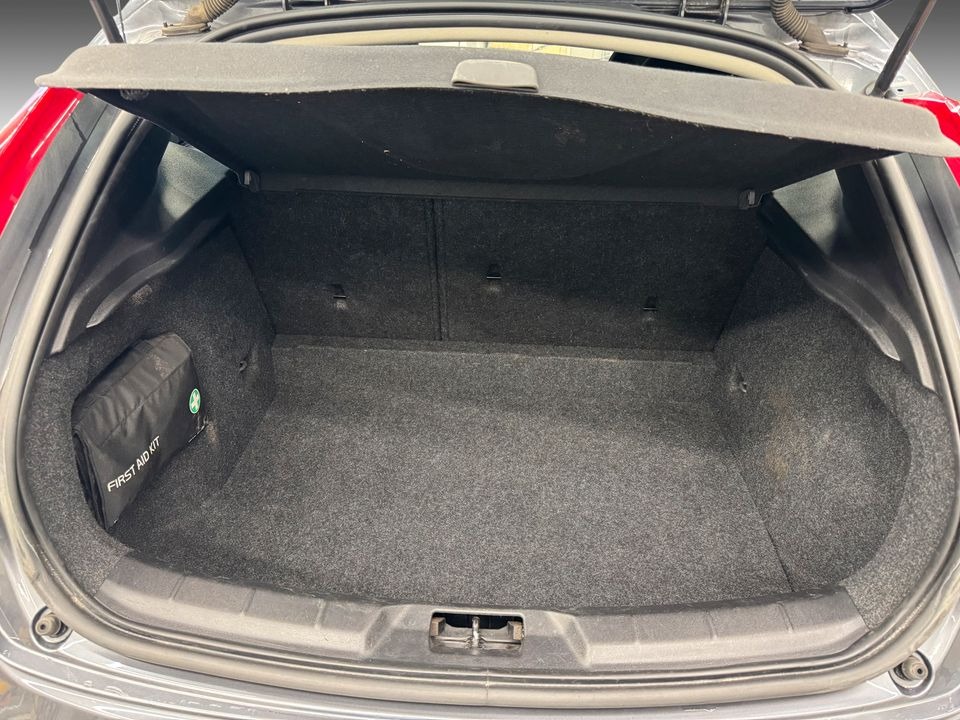 Volvo V40 Cross Country   image9