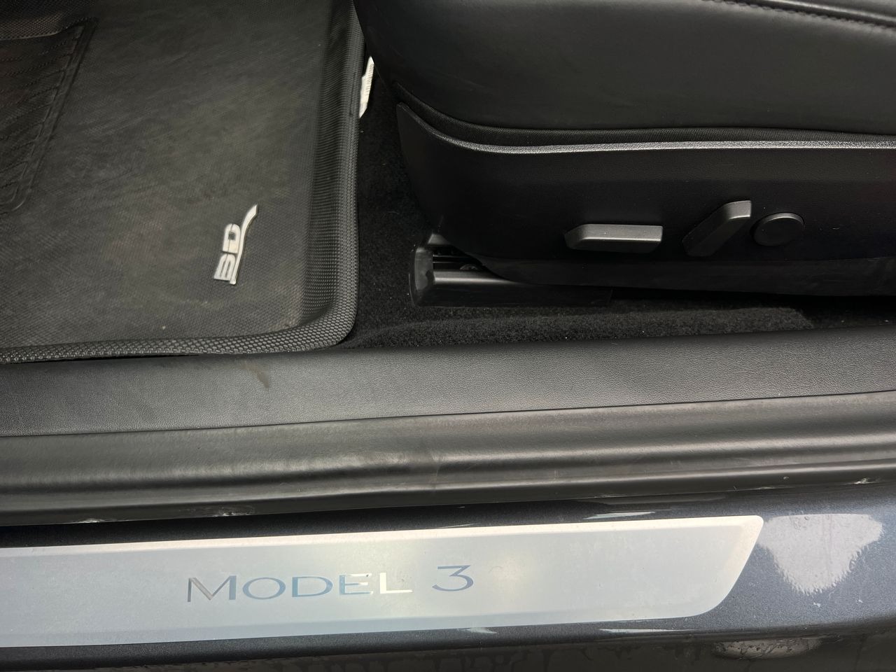 Tesla Model 3   image8