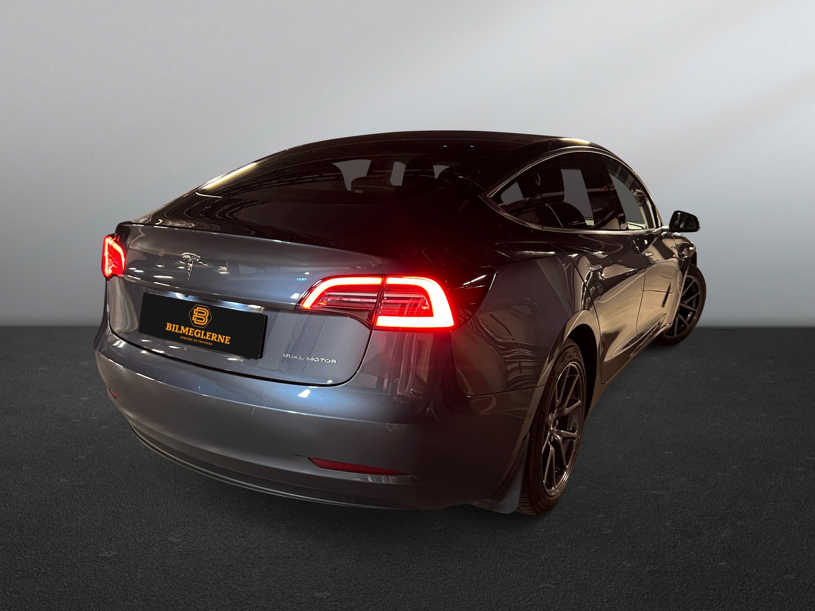 Tesla Model 3   image24
