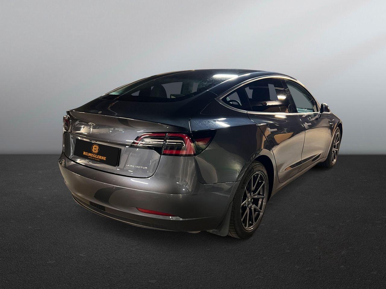Tesla Model 3  image4